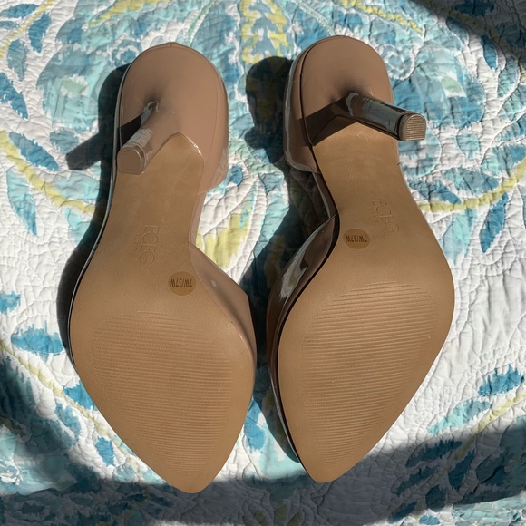 NEW BCBG Paris Nude Patent Leather Pump - Picture 4 of 4